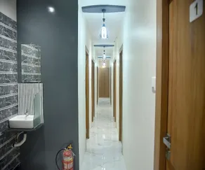 Vogue Cabin Stay Near NESCO Bombay Exhibition Centre - Image 3