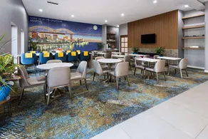 La Quinta Inn & Suites by Wyndham Memphis I-240 - Image 4