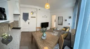 Bright and renovated 2-room apartment, Center - Image 3