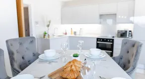 Luxury Cardiff City Centre Apartments - Image 5