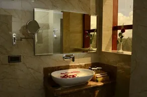 The White Rhino Hotel - Image 3