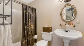 Historic Branson Hotel - Buck Bungalow Room with King Bed - Downtown - FREE TICKETS INCLUDED - Image 2