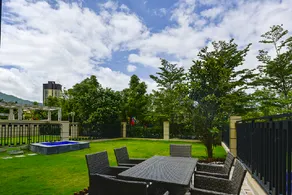 Binsley Hot Spring Holiday Villa - Image 2