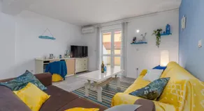 Villa Bionda Beachfront Apartments, Old Town Novigrad - Image 2
