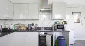 Premium Luxe Spacious 3 Bedroom Apartment West London Perfect for Families and Conctrators - Image 5