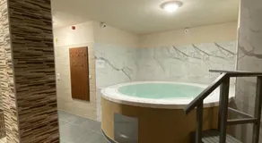 Royal Hotel - Image 3