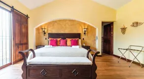 Villa El Retiro Luxury Property - Image 2
