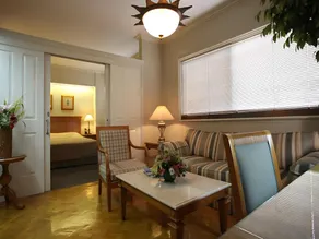 Sunny Bay Suites - Image 2