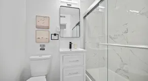 Pittsburgh Shadyside 3D Cozy and Stylish Private Bedroom with Shared Bathroom - Image 2