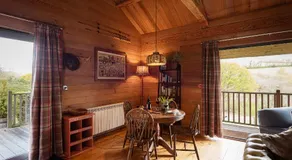Kingfisher Cabin, Butterwell Farm, Riverside cabin on 40-acre private estate - Image 2