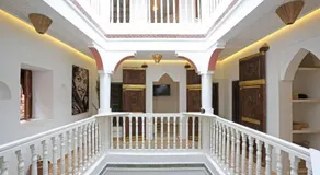 Riad El Khir en centre ville rooftop et bassin - Image 4