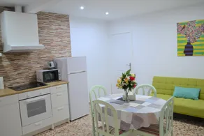 Superb 1 Bedroom Apartment with Gallery CB7EV - Image 4