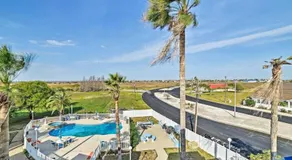 Sunny Padre Island Condo,2 Mi to Beaches, Hot Tub! - Image 5