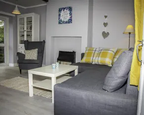 Sunny Cottage - Image 1