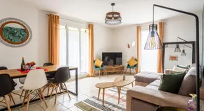 Spacious Family Apartment near Disneyland with Garden, AC and Parking - Image 2