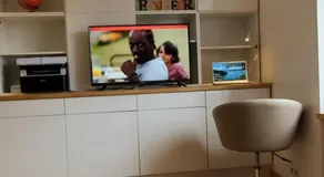 Avec CLIMATISEUR appartement DESIGN vous propose, un appartement 2 chambres et salon, 3 appartements une pièce, Dans les appartements , NETFLIX, lits faits à votre arrivée, serviettes de toilette, Ménage, Wifi ,Plage à 190m, BOX à Vélos - Image 3