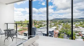 Brandnew Spacious and Stunning 1bed Apartment - Image 4