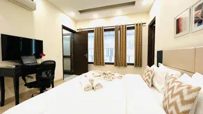 BluO 2BHK @ DLF CyberCity - Balcony, Lift, Parking - Image 3