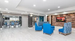 Days Inn & Suites by Wyndham Prattville-Montgomery - Image 2
