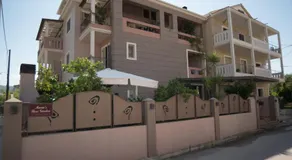 Maria's Rose Garden - Image 3