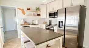 Waterfront retreat with kayaks, walk to the beach - Image 2