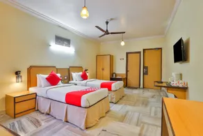 OYO 19952 Hotel Woodlands - Image 2