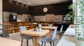 mados Hotel CITY NORD - Image 5
