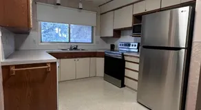 4 Private rooms with built-in closet & desk - Image 3