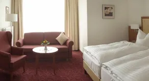 H Perl Hotel-Restaurant - Image 2