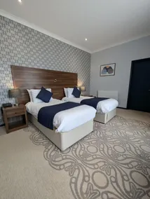 Carlton Manor Hotel - Image 2