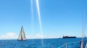 Nuit Insolite à bord d'un Voilier Sète Vieux Port - Image 5