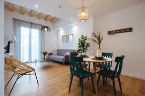 Lola 14 Suite Apartment - Image 3