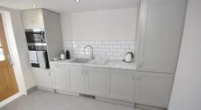 Corner Cottage - Image 3