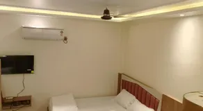 New Vintage Guest House - Image 4