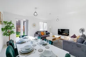 Luxaura 5 Bedroom 3 Bath Service House with Parking - Image 3