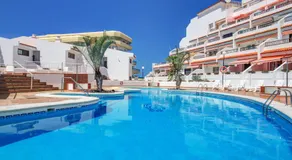 7 min Beach l Pool l Wifi l Sunbeds l Kid Friendly - Image 3