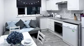 Cosy Contemporary Apartment - Brimsdown, Enfield - Image 4