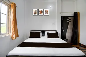 SPOT ON by OYO Hotel Gold Inn - Image 3
