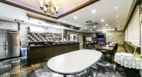 Modern Business Hotel - Image 3