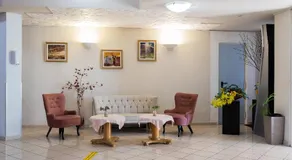 Iris Hotel - Image 4