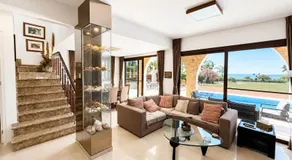 Emerald Seafront Residence - Image 3