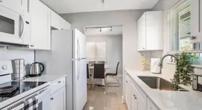 Roxanas 3bed 2bath Home with Modern Interior and BBQ Backyard - Image 3