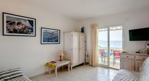 Appartement chaleureux avec terrasse et parking au Lavandou - FR-1-816-2 - Image 2