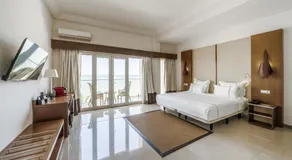 Iris Hotel - Image 2