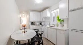 Bright 2BR in Plateau Mont Royal Downtown - Image 3