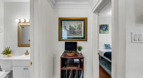 80's Retro Toronto Time Capsule - 2 Bedrooms - Image 3
