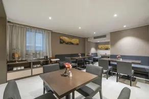 Home Inn Plus Shanghai Hongqiao Road Metro Station - Image 3