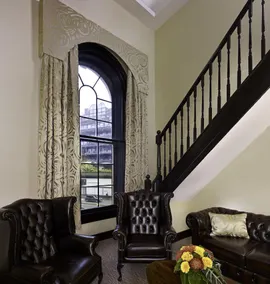LONDON CITY SUITES BY MONTCALM - Image 3