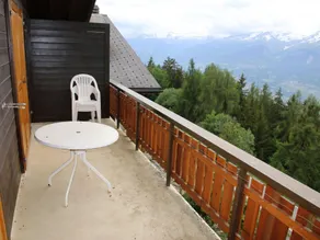 Gorgeous Apartment Amidst Valleys - Image 5