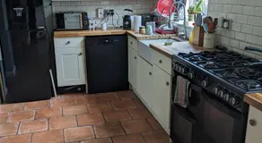 Small but bright single room not far from City Centre - Image 4